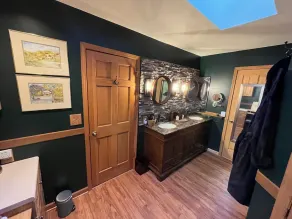 One of a kind, Creek Front Lodge 3 floors, 2 kitchens, long distance views. - Image 4