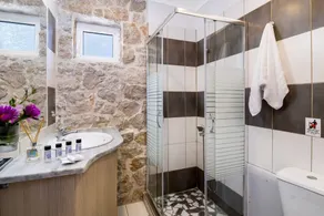 Apartment with Pool View, Sea View, Wi-Fi & Terrace - Image 2