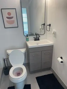 Intimate 1-BR Guesthouse+backyard by Downtown Dallas and Design District - Image 3