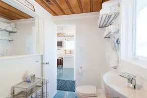 Hideaway Cottage - Renovated Private Retreat, just steps to the beach! - Image 5