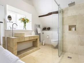 A 5* Star Award winning Cotswold Cottage dating from 1670, with Eco credentials - Image 3