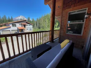 Barlow Pines Lodge - spacious cabin next to Ski Bowl with a Mt. Hood view - Image 3