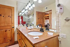 Fort Marcy 91 | Zu Fuß zum Plaza | Kiva Kamin | Voll ausgestattete Küche | Whirlpool | Pool | Eckwohnung | Eine Ebene - Image 4