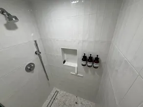 Renovated Designer Garden Suite - Private Patio - Image 3