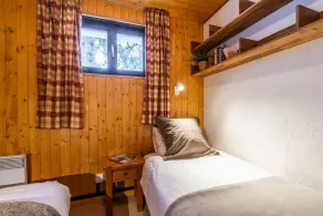 7 lits, 3 chambres, 2. 5 salles de bain, immense balcon, 30m des pistes, calme, 1km ville - Image 4