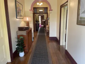 Hanlon Guest House - Image 2