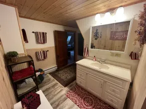 Cozy Chalet near Saddleback Mountain & Downtown Rangeley - Image 5