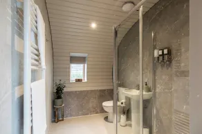Unique 1 Bedroom Eco-Retreat in Old Chalford! - Image 2