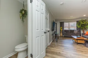 Luxurious Townhome, Peace of Nature, King bed, near downtown. - Image 4
