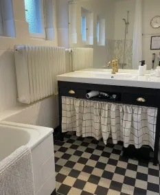 Nanas Holiday Home - Image 3
