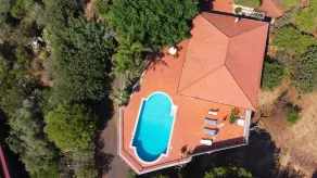 Ferienblumen-Villa mit Pool - Image 3