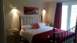 Privately Owned Premier Detached Property with Wi-Fi & Smart TV - Image 5