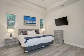 Contemporary, Downtown location, Pool, Spa & Sauna, very close to Beaches - Image 5