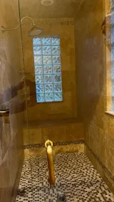 Delightful 4 bedroom ranch with poolside kitchen - Image 3