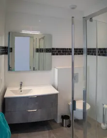 NEW // Contemporary villa - large terrace - heated swimming pool - Image 4