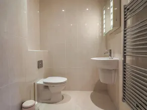 36 Quay West Apartments - Image 4