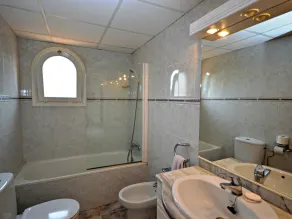 Geräumiges Ferienhaus: Pool, A/C, WLAN, Garten, Grill, Klavier - für Familien ideal! - Image 4