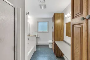 Jenkins Pond Beach Access with Basketball Hoop & Grill, Bright Cape Cod Retreat near Jenkins Pond in Falmouth - Parking, Modern Retreat with Outdoor Space, 24 Hour Hospitality - Image 2