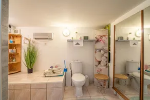 Apartment 'Le Grand Lapin Blanc' with Sea View, Private Terrace and Wi-Fi - Image 4