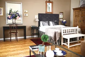 Luxurious sunlit suite in a prime location with a private city-view balcony, A/C - Image 5