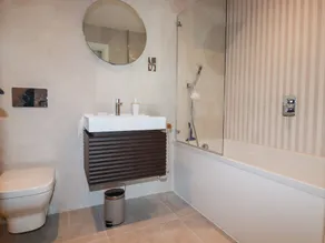 33 CLIFF EDGE, family friendly, character holiday cottage in Newquay - Image 2