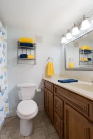 Venez à votre endroit heureux! 2/2 communauté riveraine rez de chaussée Condo! - Image 5