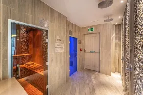 Beach View - Stylish Stay, Estuary Views & Luxury Spa Access - Image 2