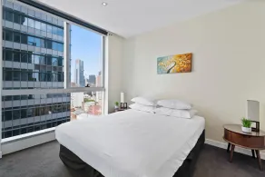 Spacious Melbourne CBD 2-bed Close to Everything - Image 4