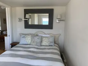 Charming Waterfront Cottage With Parking In Ptown Center - Image 5