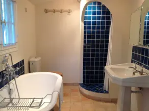 6: Wonderful old farmhouse 5 minutes from the medieval village of Seillans. - Image 2