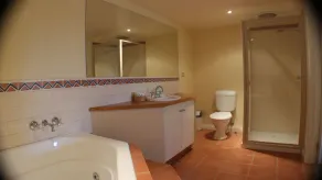 Pertobe Road Beach House - Image 3