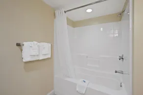 3BR- 15th floor- Oceanview North Front Corner Condo - Image 3