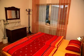 Comfortable Holiday Apartment with Private Entrance, Patio & Bike Garage - Image 4