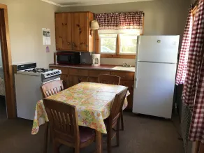 QUAINT LITTLE COTTAGE with SPECTACULAR VIEW right on the St. Lawrence River - Image 5