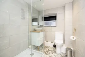 Delightful town centre apartment for four. - Image 3