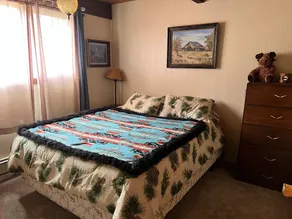 Getaway to the Mountains in the Cozy Rustic Cabin - Image 3