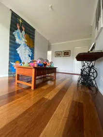 5 bedroom  house with access to a river lots of space  - Image 2