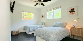 Modern 3 bed/2 bath House by Coco Walk w/ Private Cozy Deck(Family/Pet-friendly) - Image 4