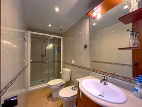 Apartment on the Paseo Marítimo 3 minutes from the beach, community pool, free Wi-Fi, excellent location, bars, restaurants and shops. Vivalidays Luis. - Image 5
