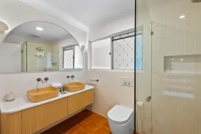 Family Friendly 2 Bed Flat with Balcony - Image 4