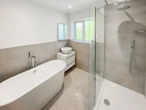 3 chambres à coucher à Keswick - Image 2