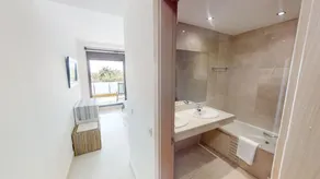 Beachside Apartment With Sea View - Image 2