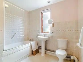 2 bedroom accommodation in Woodbridge - Image 2