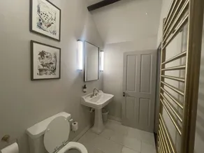 Stylish apartment above popular traditional village pub! - Image 4