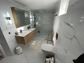 Luxueuse Maison 3 chambres Vue mer panoramique à 3 minutes à pieds de la plage - Image 2