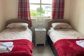 2 Bedroom Sleep 4 House - Private Garden - Image 4
