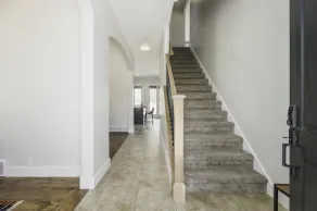 Clean, modern, golf course home w/ incredible mtn views, close to hike/golf/ski. - Image 3