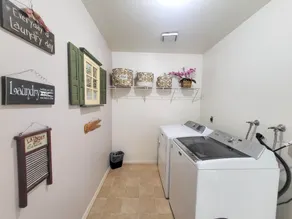 The Highlight of West Lancaster - 1-3 miles from the Fwy, Parks, and Restaurants - Image 2