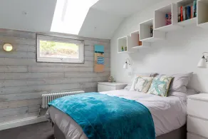 Contemporary cottage nestled in valley with beautiful views. - Image 5
