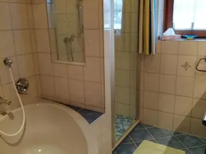 Embacher, House - Apartamento / 2 quartos / chuveiro, WC - Image 2